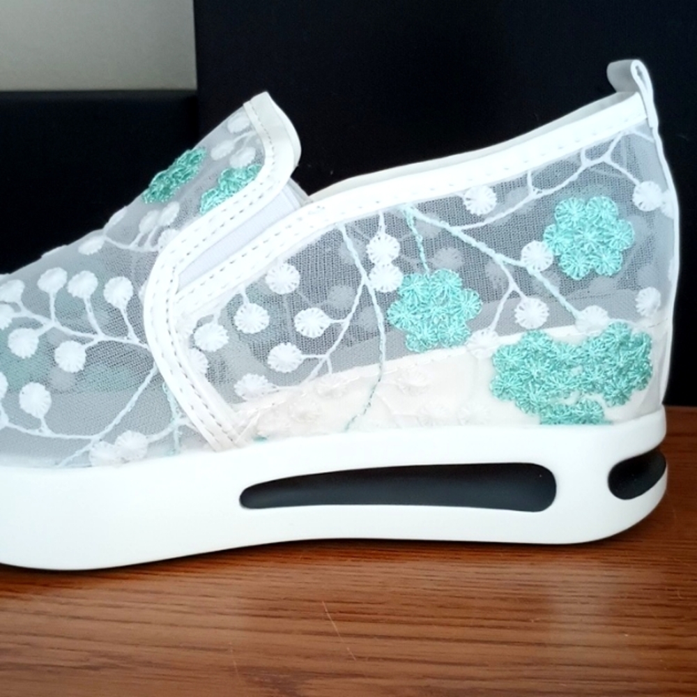 Shoes - Picture 2 of 3
